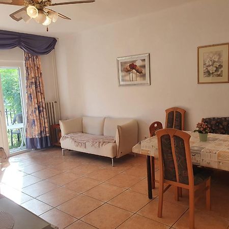 Apartament Grosses Ferienhaus Plattensee Balaton - Nyaralo Haz 6 Szobaval, 5 Fuerdoszobaval, 3000 Nm Szolad Zewnętrze zdjęcie