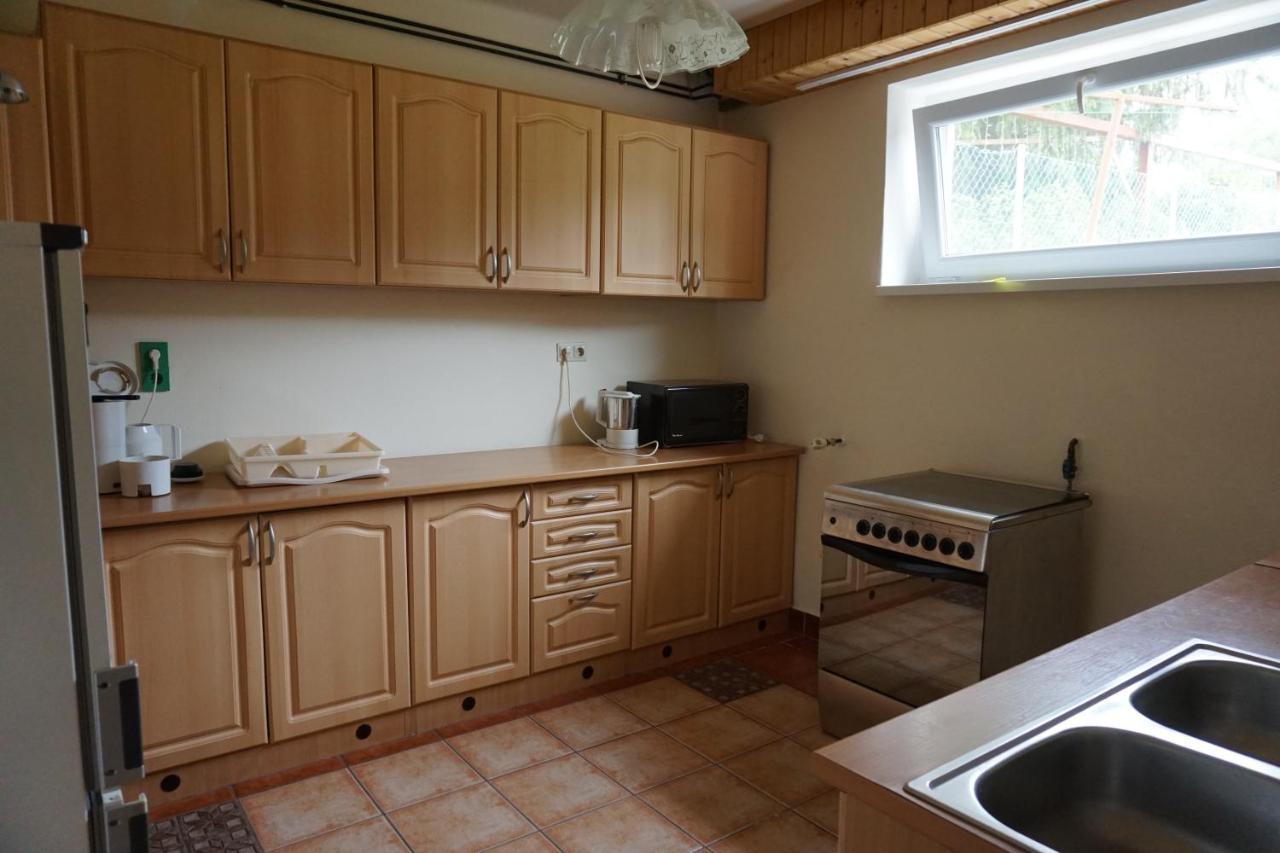 Apartament Grosses Ferienhaus Plattensee Balaton - Nyaralo Haz 6 Szobaval, 5 Fuerdoszobaval, 3000 Nm Szolad Zewnętrze zdjęcie