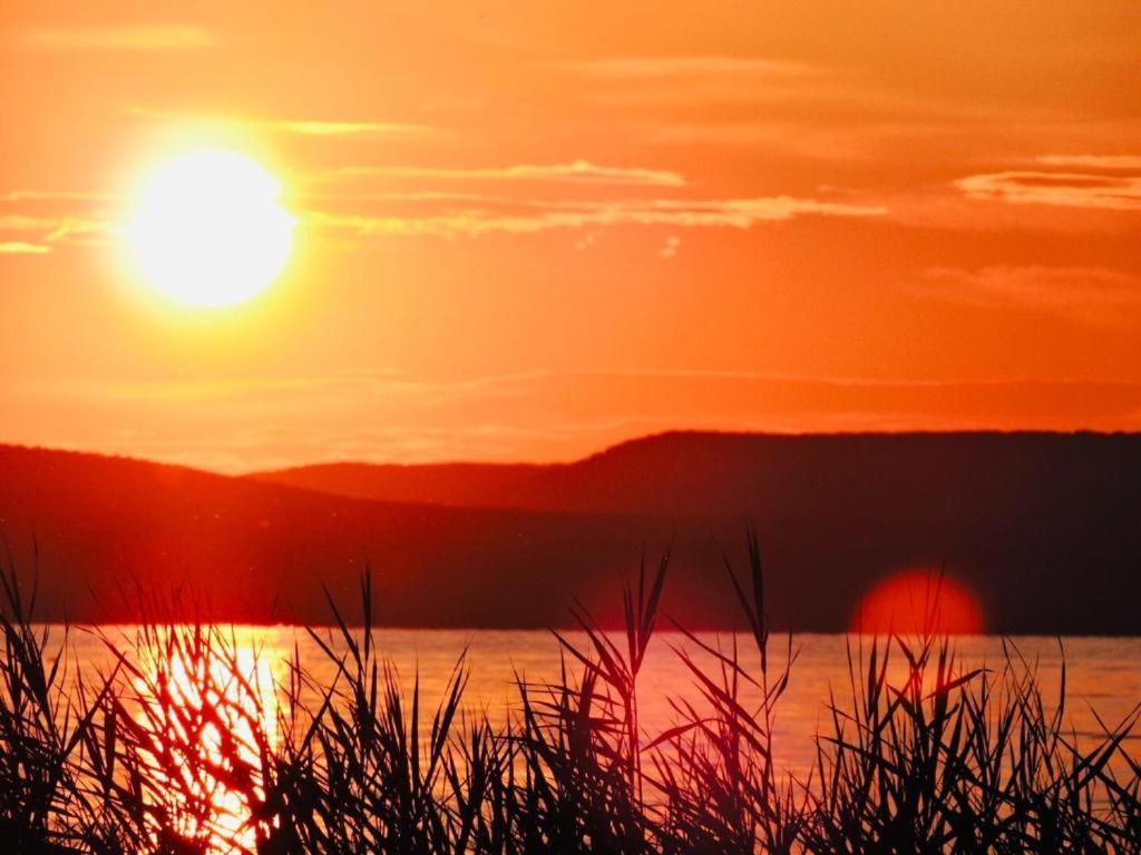 Apartament Grosses Ferienhaus Plattensee Balaton - Nyaralo Haz 6 Szobaval, 5 Fuerdoszobaval, 3000 Nm Szolad Zewnętrze zdjęcie
