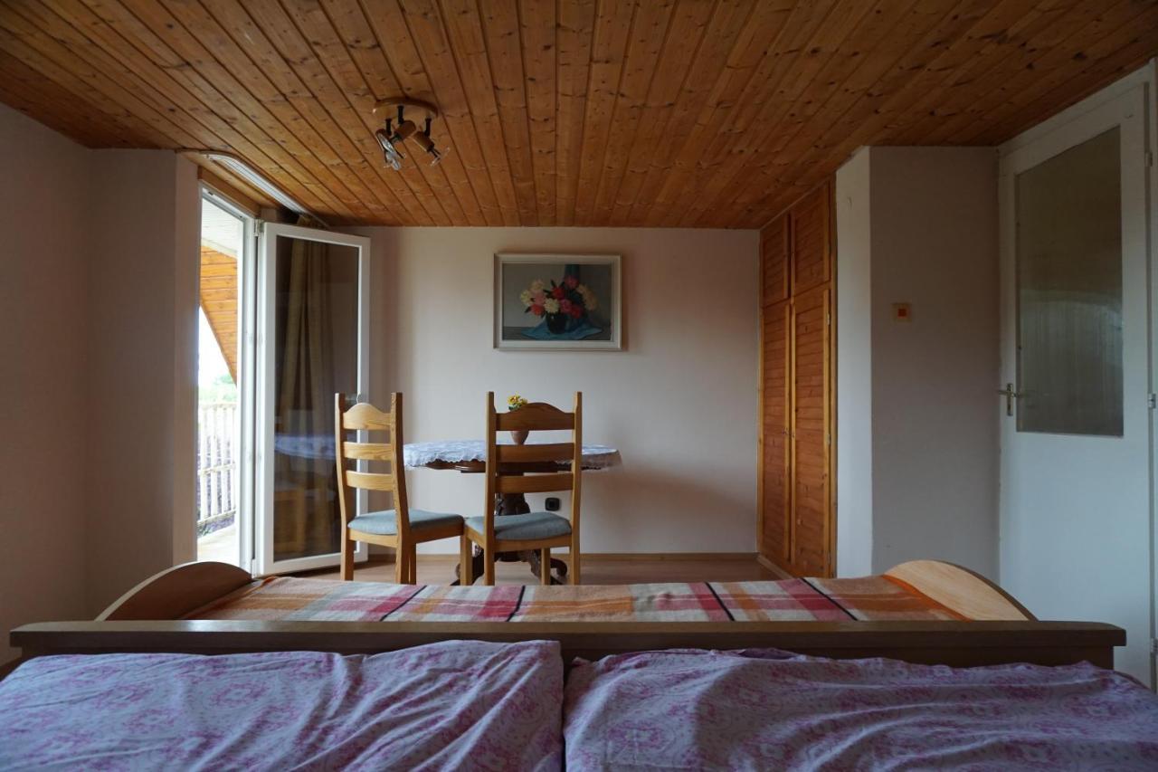 Apartament Grosses Ferienhaus Plattensee Balaton - Nyaralo Haz 6 Szobaval, 5 Fuerdoszobaval, 3000 Nm Szolad Zewnętrze zdjęcie