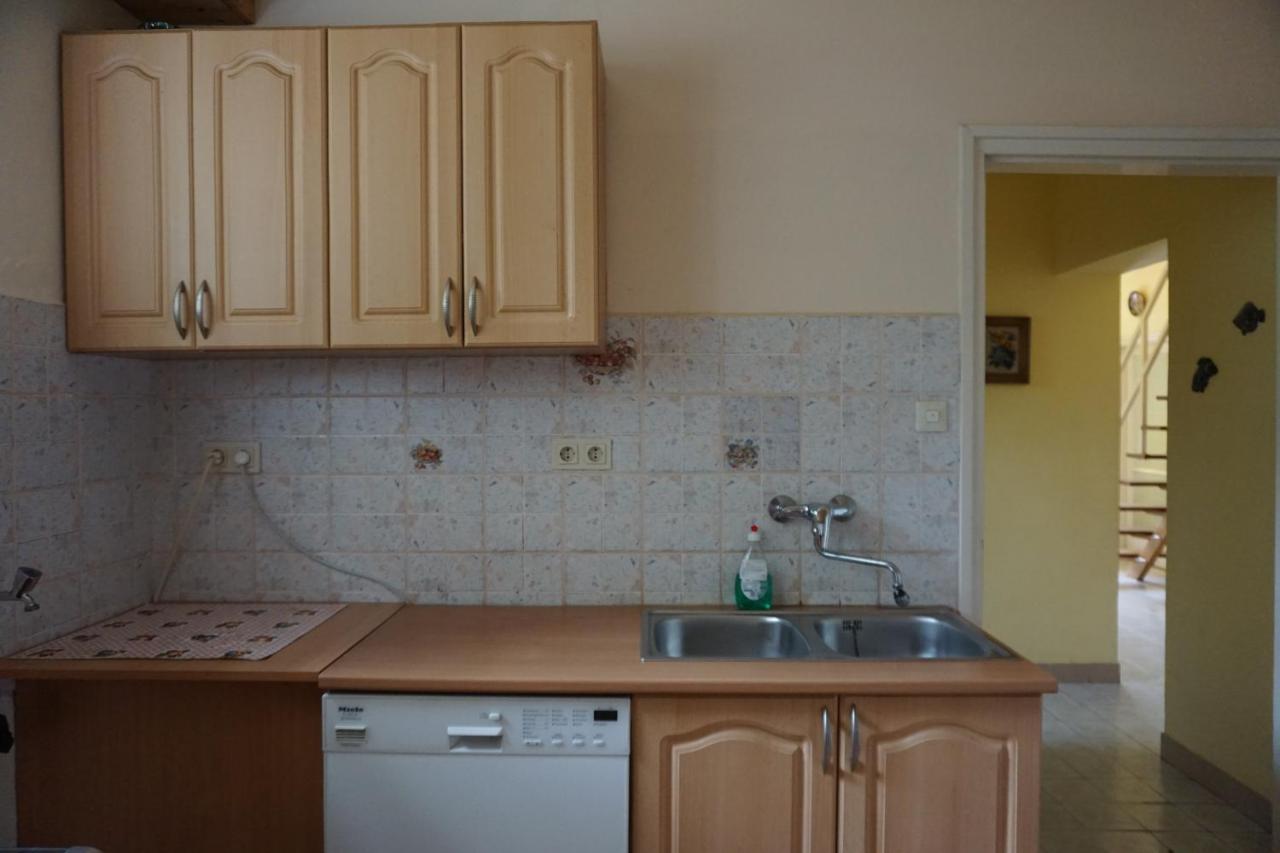 Apartament Grosses Ferienhaus Plattensee Balaton - Nyaralo Haz 6 Szobaval, 5 Fuerdoszobaval, 3000 Nm Szolad Zewnętrze zdjęcie