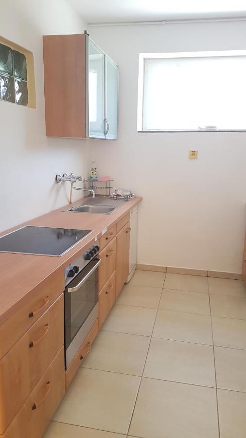 Apartament Grosses Ferienhaus Plattensee Balaton - Nyaralo Haz 6 Szobaval, 5 Fuerdoszobaval, 3000 Nm Szolad Zewnętrze zdjęcie