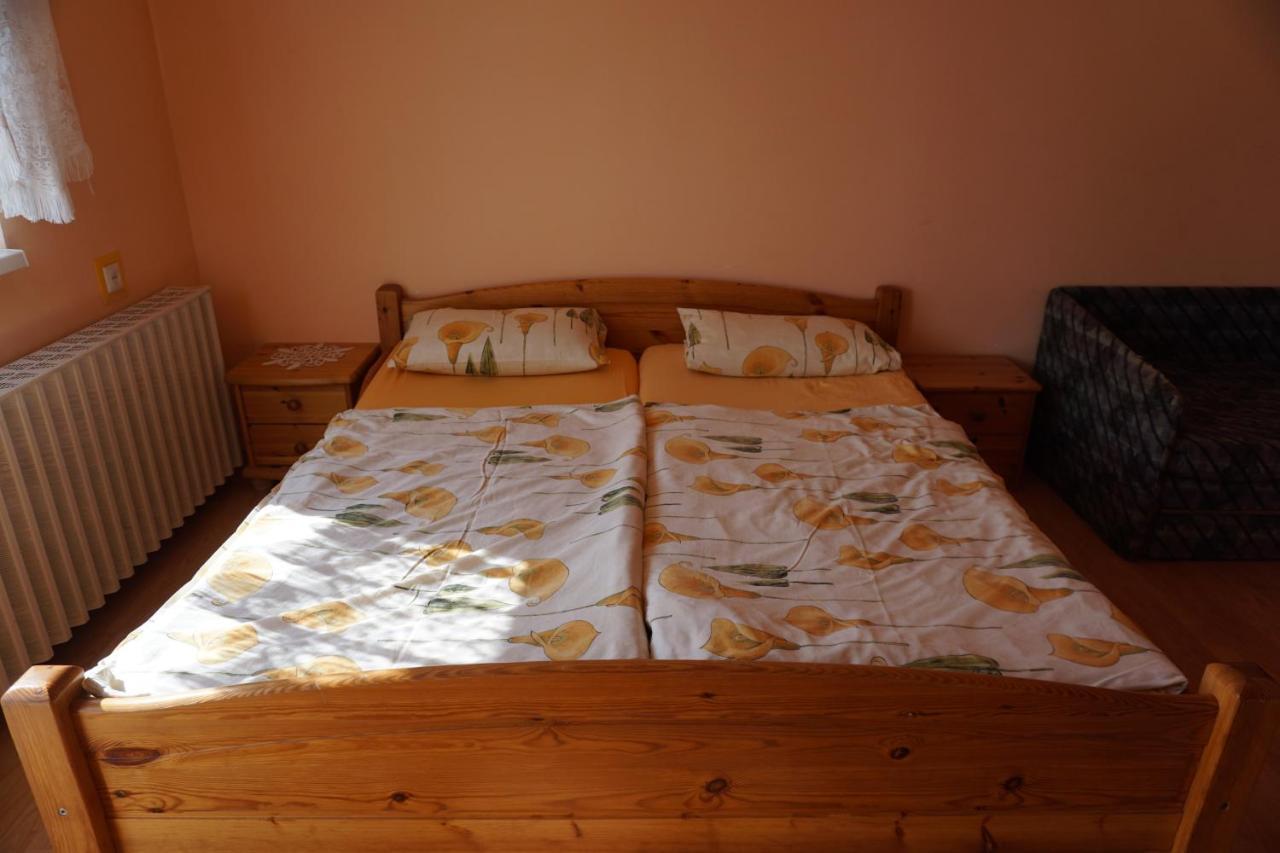 Apartament Grosses Ferienhaus Plattensee Balaton - Nyaralo Haz 6 Szobaval, 5 Fuerdoszobaval, 3000 Nm Szolad Zewnętrze zdjęcie