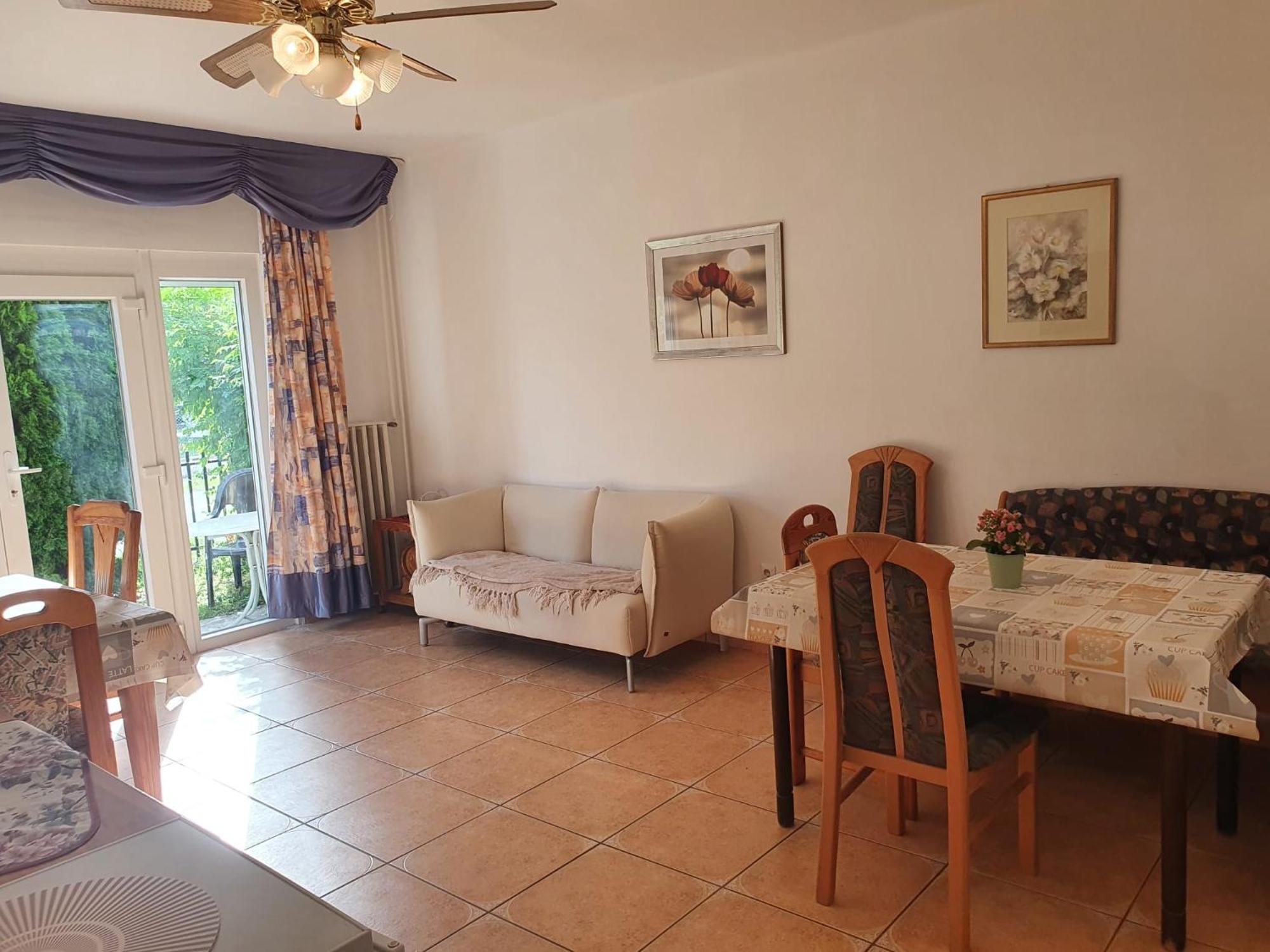 Apartament Grosses Ferienhaus Plattensee Balaton - Nyaralo Haz 6 Szobaval, 5 Fuerdoszobaval, 3000 Nm Szolad Zewnętrze zdjęcie