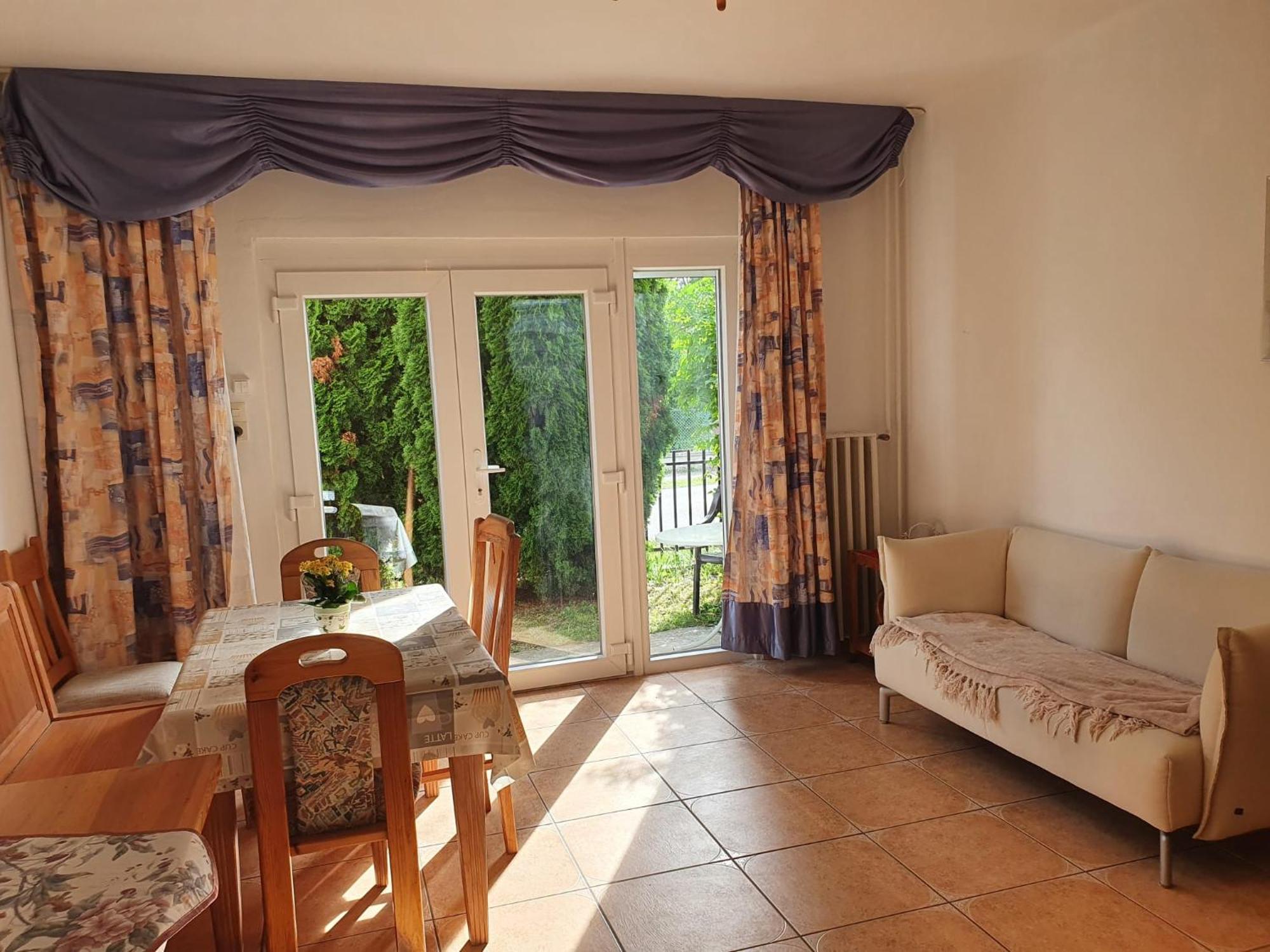Apartament Grosses Ferienhaus Plattensee Balaton - Nyaralo Haz 6 Szobaval, 5 Fuerdoszobaval, 3000 Nm Szolad Zewnętrze zdjęcie
