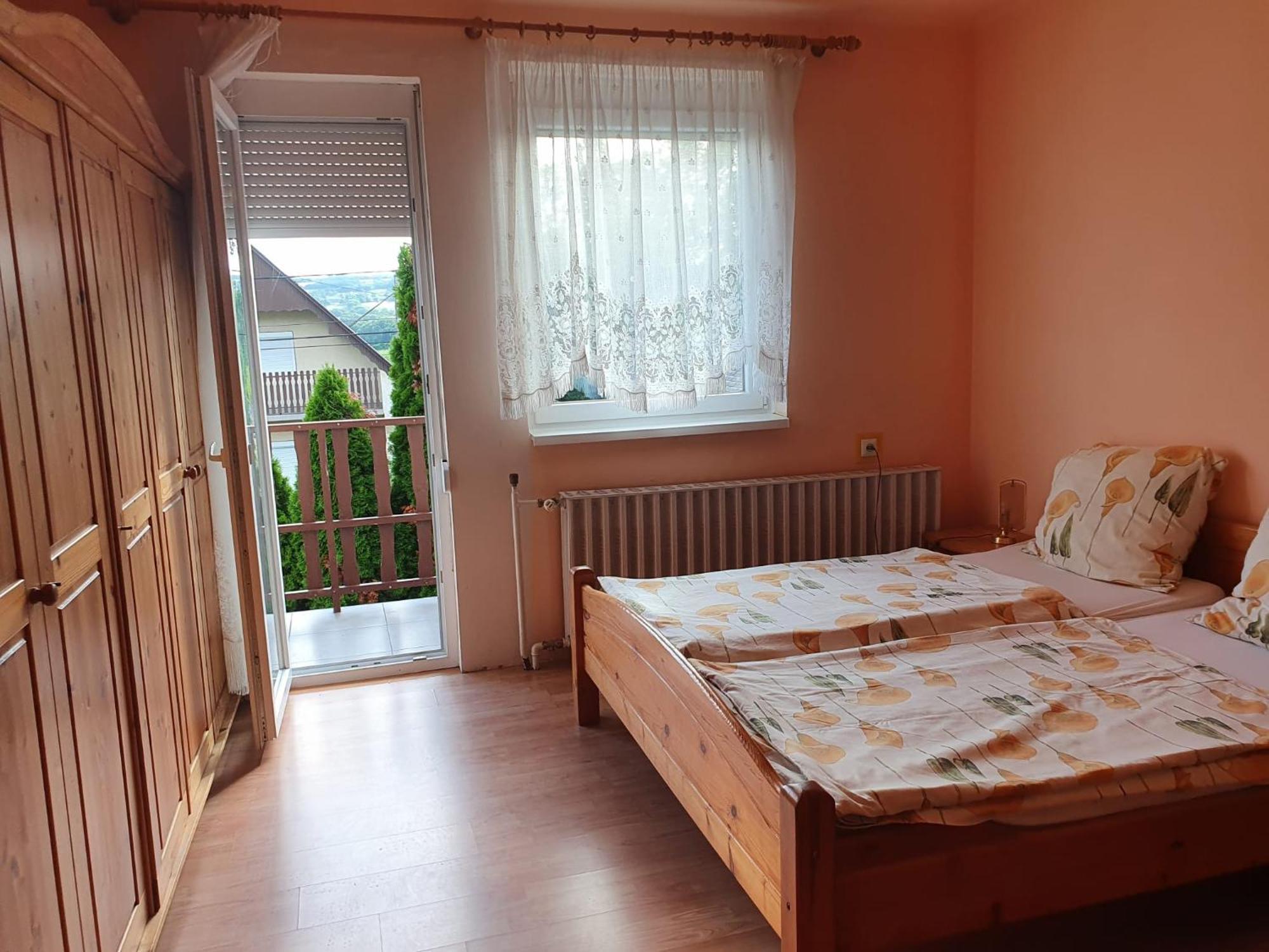 Apartament Grosses Ferienhaus Plattensee Balaton - Nyaralo Haz 6 Szobaval, 5 Fuerdoszobaval, 3000 Nm Szolad Zewnętrze zdjęcie