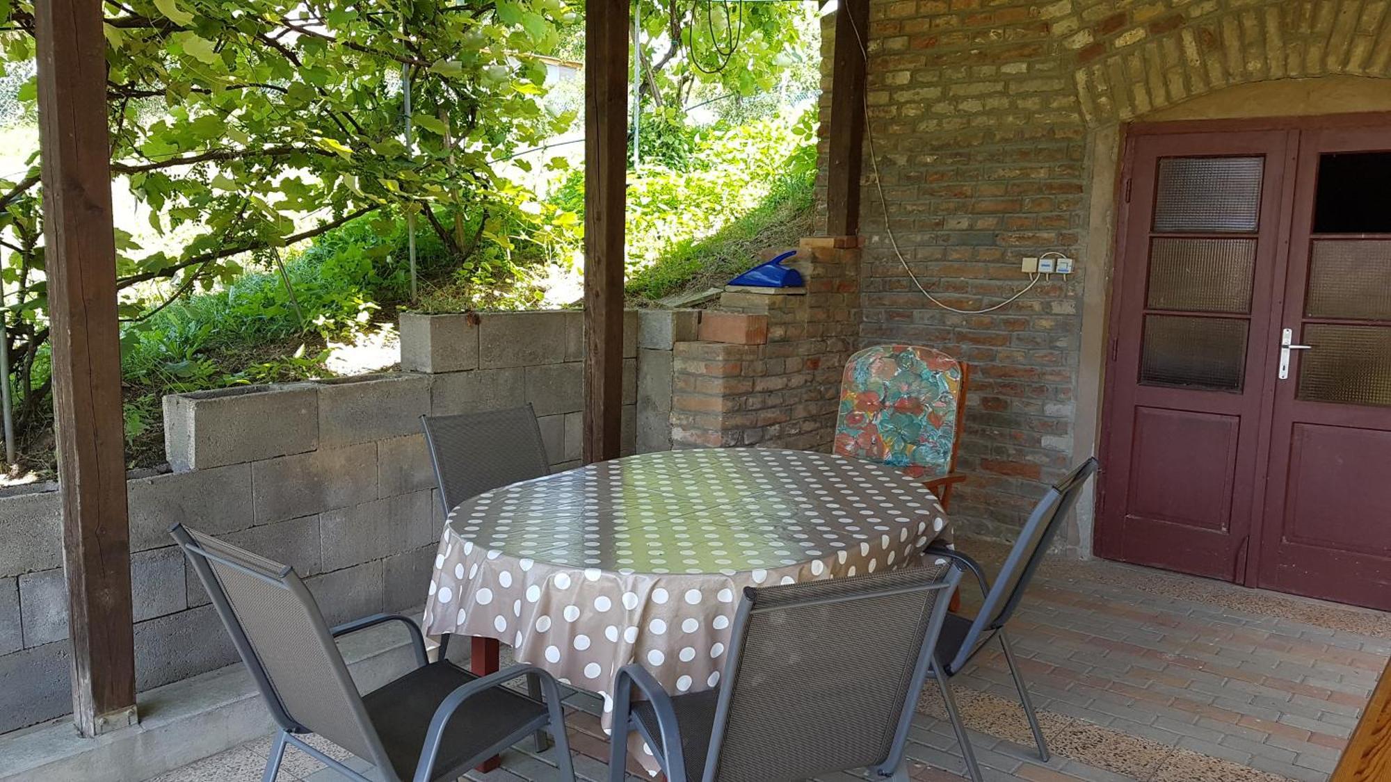 Apartament Grosses Ferienhaus Plattensee Balaton - Nyaralo Haz 6 Szobaval, 5 Fuerdoszobaval, 3000 Nm Szolad Zewnętrze zdjęcie
